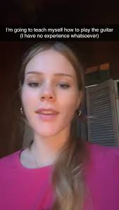 Ella (@itsellamoncrief)