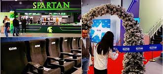 Este un complex de 6 sali moderne avand un total de 1.150 de locuri, unde cinefili din regiunea maramuresului pot experimenta bifează cinematograful sau cinematografele al caror program vrei să îl primești. S A Deschis Cinema One Laserplex La Aushopping Satu Mare