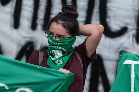 Dichas leyes van desde la libre disponibilidad del aborto a solicitud de la mujer o persona con capacidad de gestar, hasta regulaciones y restricciones de varios tipos o su prohibición absoluta bajo cualquier circunstancia. La Scjn Y La Legalizacion Del Aborto Veracruz