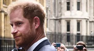 Con la ausencia del príncipe Andrés, la realeza británica asistió a la misa  de Navidad