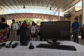 Entregan equipo de conectividad a escuelas de nivel básico