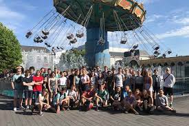 St Ursula Gymnasium Bruhl Physik Im Phantasialand Wenn Theorie Auf Praktische Erfahrungen Stosst