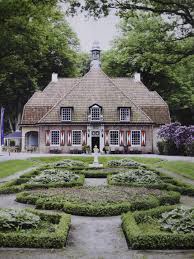 In The Frisian Village Of Bakkeveen Holland Boerderijleven Architectuur Huizen