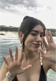 Ana Julia Cabral (@anajulia_cabralm)