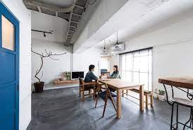 フラットに塗り込めていたら もっと冷たい印象だったと思うんです 職人の手仕事を感じるモルタル床が良い味わい ｒ不動産 toolbox 家のインテリア インテリア リノベーション 設計