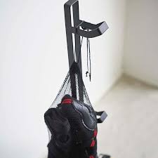 収納場所に困る ヘルメットと電動自転車のバッテリーを一括収納 ヘルメット 電動自転車バッテリースタンド タワー のご紹介です お子様のいるご家庭は 道路交通法改正もあって ヘルメットをお持ちのところが多いのではないでしょうか このスタンドは