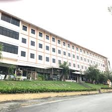 Sebuah sekolah menengah jenis kebangsaan dibuka di gelugor ini, iaitu phor tay dari george town dahulu bes dalam sungai dua. Institut Pendidikan Guru Ipg Kampus Pulau Pinang Bukit Coombe