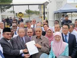 Tengku maimun dilantik sebagai ketua hakim negara yang baru pada 2 mei lalu menggantikan richard malanjum yang bersara pada april tahun ini. Agong Diminta Campur Tangan Isu Lanjutan Khidmat Ketua Hakim Beritabenar