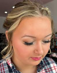 With the holidays approaching, do you know what else is happening during  this time of year?!✨ Holiday parties, work banquets, New Years Eve parties,  Valentine's Day, date nights, etc.. Kylee offers MAKEUP