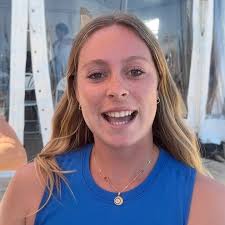 Took a 9th at the Chicago AVP with @kahleeyork—go crazyyyy 🤪 Swipe for a  surprise from the meme lord herself @daria.gusarovaa , 📷 @agamephoto &  @bryanmalloch