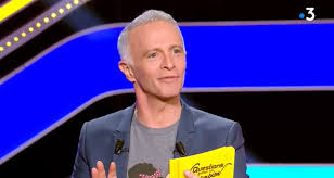 Julien lepers présentait questions pour un champion depuis 27 ans. Questions Pour Un Champion Samuel Etienne Gagnant En Audience Sans Le Tour De France Velo Club Toutelatele