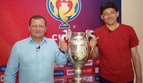 Trofeul cupa româniei la fotbal ajunge în patru orașe din județul bacău, a anunțat cristi sava, președintele asociației județene de fotbal. Video Cupa Romaniei Vine La Tine Prima Oprire A Fost ReÈ™iÈ›a Caon Ro