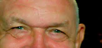 Seriale, filme, emisiuni si vedete, la cele mai importante stiri din romania si intreaga lume se gasesc pe protv.ro. O Auzi De 18 Ani Vocea Din Spatele Promo Urilor Pro Tv Cine Este Si Ce Salariu Are Evenimente Constanta