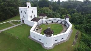 The astana kuching dibangun pada tahun 1870 oleh raja beberapa koleksi yang banyak menarik perhatian kalangan pengunjung di tempat wisata di kuching ini adalah hello kitty, felix, garfield, whisker. 10 Tempat Wisata Di Kuching Paling Terkenal Warga Negara Indonesia