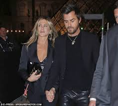 She's gone through phases of crochet tops, leather trenchcoats, bejeweled evening gowns, and more. Jennifer Aniston Is Casual In Paris In A Camel Coat Daily Mail Online