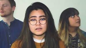 Rotterdamse zangeres WARD neemt EP op in haar slaapkamer