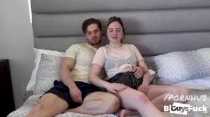 Une ado brune et excitée se fait baiser par deux mecs bisexuels - Videos -  Big Ass Monster porn - bigassmonster.com