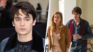 Mi conmovedor encuentro con alain delon. Alain Fabien Delon Hue Pour Son Role Dans La Nouvelle Serie De Tf1 Grand Hotel