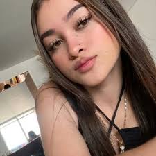 Sara Magic's Instagram, Twitter & Facebook