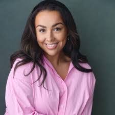 Leona Mclean's Instagram, Twitter & Facebook