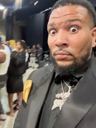 “Never asked for a handout — just used what I know to keep it going. Been  through so much pain, but I never stop. Give me my flowers now, ’cause I  ain’t stop bloomin’. 🎤 Big s/o to @coach_roc04 and ...