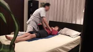Vợ bị cắm sừng khi chồng dẫn đi massage
