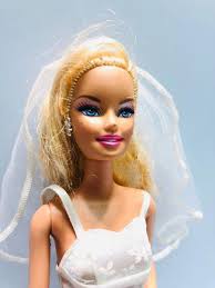 Boneca Barbie Noiva Mattel 1999 30cm. Possuí brincos, véu, vestid