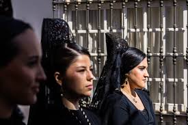 I tried to ask this elsewhere but cannot find it now. Can someone explain  the difference between: donde v adonde I have noticed other uses of “a”  like noche v anoche (last