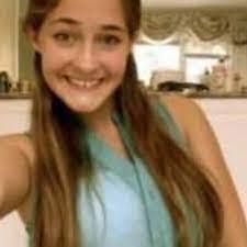 Cristina Pate's Instagram, Twitter & Facebook