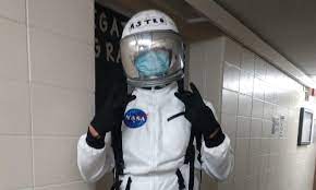 Spirit halloween's specialty retail stores are so much fun it's scary with over 1,300 stores. Spirit Halloween Astronaut Helmet White Weapons Armor Props Biquinismaranata Com Br