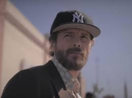 'chiaro di luna', la canzone d'amore definitiva, è anche qui: Chiaro Di Luna Ecco Il Nuovo Video Di Jovanotti