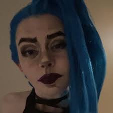 Is Jinx's concept art outfit better than her actual outfit for Act 2 of  Arcane Season 2 for cosplaying?