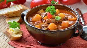 2 yemek kaşığı paprika tozu. Macar Usulu Dana Gulas Tarifi Tozlumercek