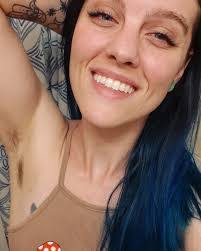 Victoria Shea's Instagram, Twitter & Facebook