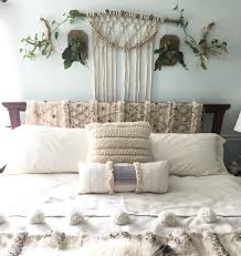 Simple Macrame Wall Hangings Above A Bed Give The Perfect Boho Vibe Macramewallhanging Wall Decor Living Room Boho Wall Hanging Living Room Diy