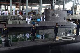 Pertama, kapal selam memang memiliki pintu darurat. Pakar Militer Khawatir Kapal Selam Nanggala 402 Indonesia Alami Kebanjiran Sindomanado
