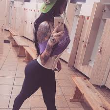 Shop the largest and best selection of yoga pants, workout tights, leggings, capris & joggers for women at yogaoutlet.com. Emma Laird Goldengaming456 Twitter
