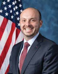 No Kings' protest draws thousands outside Garbarino's office