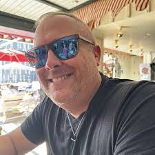 Alex Sardo's Instagram, Twitter & Facebook