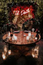 How To Have A Stylish Halloween Wedding Halloween Themed Wedding Halloween Wedding Stylish Halloween