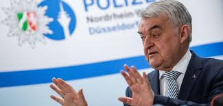 NRW-Innenminister stellt neue Kriminalitätszahlen vor