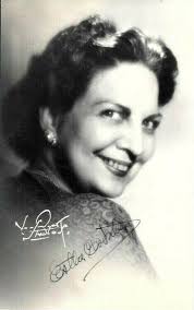 Esther Costales: destacada poeta cubana, locutora y periodista. Redactora  de Romances, Cinema, Revista de Agricultura, La Prensa, Acción, Trabajo,  Tierra Libre y Zig Zag. Colaboró con otras publicaciones, entre ellas  Bohemia y