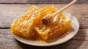 Can You Eat Honeycomb Benefits Uses And Dangers