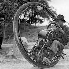 La Moto De Una Sola Rueda 1931 Inventions Weird Inventions Cool Inventions