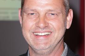 Von Dallas nach Hamburg: Michael Bay stellt seinen neuen Actionkracher ...