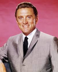 Retour sur les photos nostalgiques de Kirk Douglas au fil des ans