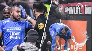 The last game of the round in ligue 1 between olympique lyon and olympique marseille is suspended after a water bottle was thrown at dimitri . Fhjiro52lknngm