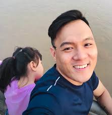 Lỡ làm cô bạn thân có bầu, ông bố thuộc giới tính thứ ba viết lá thư đẫm  nước mắt xin lỗi con gái