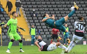 Milan host udinese on wednesday at the san siro as stefano pioli's side look to close the gap to inter milan at the top of serie a. Udinese Vs Ac Milan 1 2 Zlatan Logro Golazo De Chilena Mediotiempo