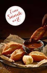 Schenkeli Mit Kirsch Schoggisauce Ein Himmlischer Genuss Nicht Nur An Kalten Fastnachtstagen Rezept Dessert Lebensmittel Essen Rezepte Leckeres Essen
